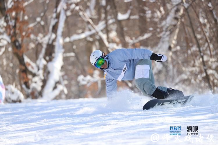 雪道向南 产业成链——中国大众滑雪30年 雪道向南 产业成链——中国大众滑雪30年