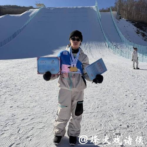 17岁小将李俊辛半月豪取4金：让冰雪离四川近一点